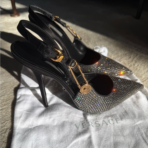 Rare limited edition Nero-Oro Versace sling backs. Size 40. never worn outside. - Picture 3 of 10